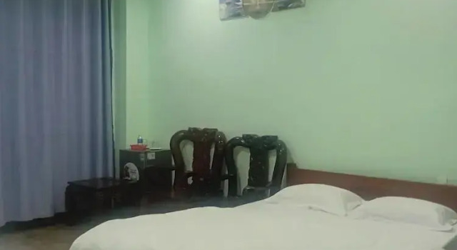 Четырёхместный номер Deluxe с балконом HOTEL MOTeL ĐỒNG KHỞI