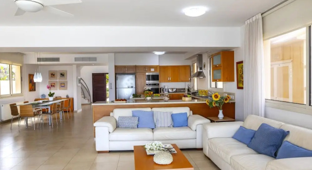 Вилла Protaras Beachfront Villa Pietra