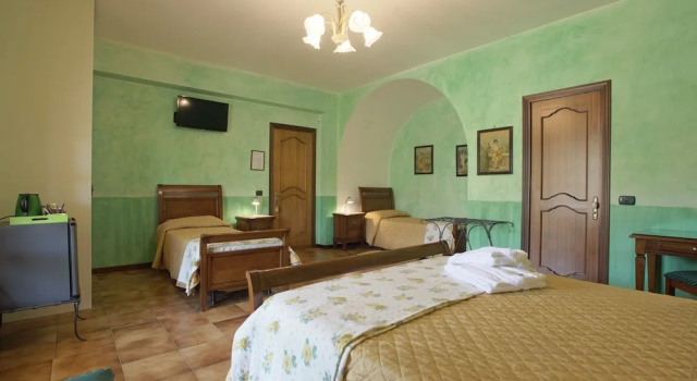 Семейный номер Standard с красивым видом из окна Villa Diana