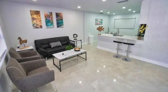 Коттедж NEW 2 Bedroom House Minutes from Beach and Aventura Mall