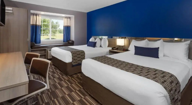Четырёхместный номер Standard Microtel Inn & Suites by Wyndham Bethel/Danbury