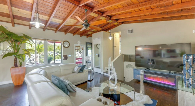 Коттедж Oakland Park Gem w/ Year-round Pool, 4 Mi to Beach
