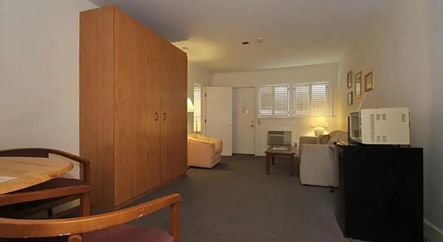 Hamilton Village Inn, Book Inn North Kingstown Rhode Island