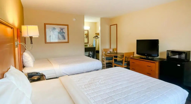 Четырёхместный номер Standard OYO Hotel Harriman near I-40