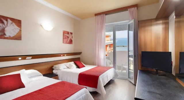 Трёхместный номер с видом на море El Cid Campeador - Family Hotel