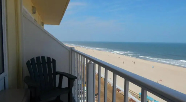 Двухместный номер Standard oceanfront Howard Johnson Plaza by Wyndham Ocean City Oceanfront