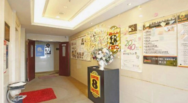 Super 8 Hotel Chengdu West Near Baicaolu Subway Station, Boek Hotel Hotels in Chengdu met parkeren, Parkeren
