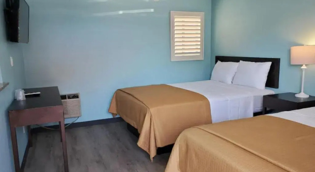 Четырёхместный номер Standard NOHO Hotel