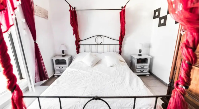Le Clos du Noyer Renard, Book Hotel La Gaude Alpes-Maritimes