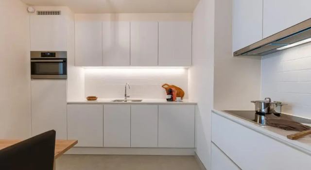 Апартаменты Bright Apartment Only 5 Minutes From the Beach