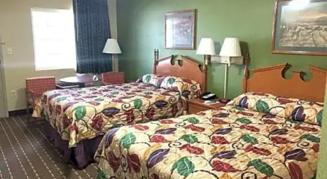 Четырёхместный номер Standard Deerfield Inn
