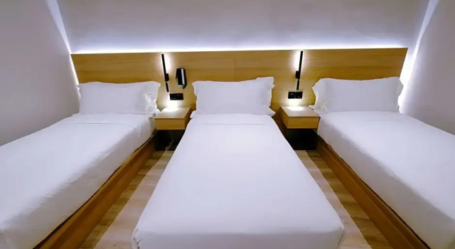 Habitación triple Estándar ático Rest Bugis Hotel