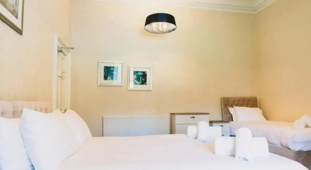Atholl Apartment - A Unique apartment in countryside park with WIFI and access to pool and bar, Prenota Appartamento Dunkeld Perthshire