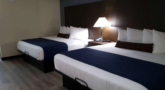 Четырёхместный номер Deluxe Baymont by Wyndham Ridgeland I-95