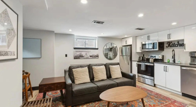 Коттедж Charming 2BR Townhouse Condo in Heart of DC