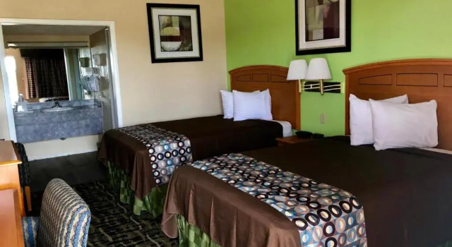 Standard Vierer Zimmer Rodeway Inn