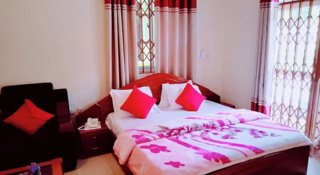 Room in Apartment - Renajoe Ejisu-Kubease, Buchen Sie Hotel Ejisu Ashanti