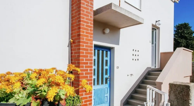 Spacious Apartment with Terrace in Banj, Book Apartment Banj Pasman Island