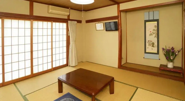 Guest House Kikuya, Boek Pension Hotels in Tokai met parkeren, Parkeren