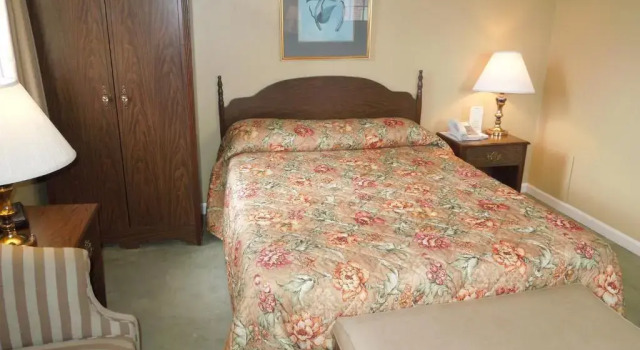 Guest Quarters at The Bridges Golf Club, Book Guesthouse Abbottstown Pennsylvania