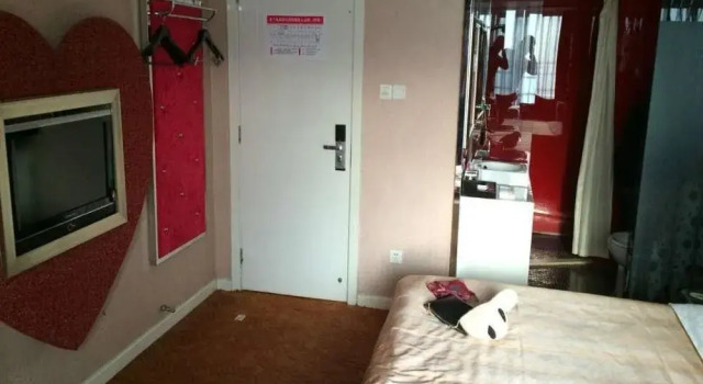 Milan Hotel, Rezerwuj Hotel Hotele w Qingyang z parkingiem, Parking