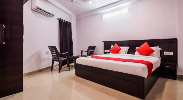 OYO 23296 Hotel Quality Time, Забронировать Отель Отели штата Раджастхана с парковкой, Парковка