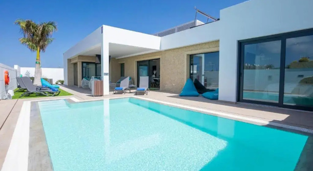 Вилла с 3 комнатами Sea Breeze Villas Lapa and Claca
