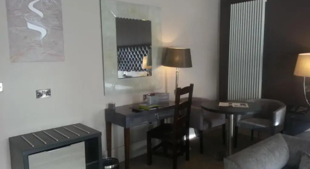 Люкс The Enniskillen Hotel and Motel