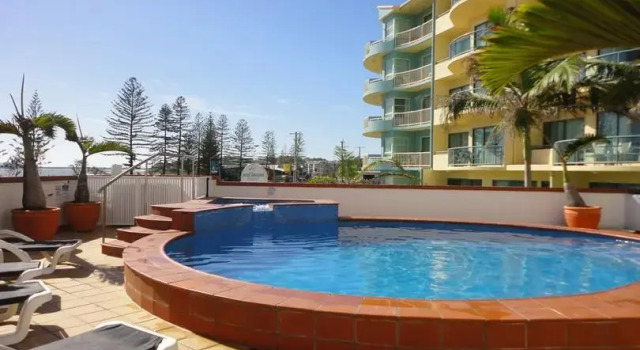 Кровать в общем номере Мансарда Aquarius Resort
