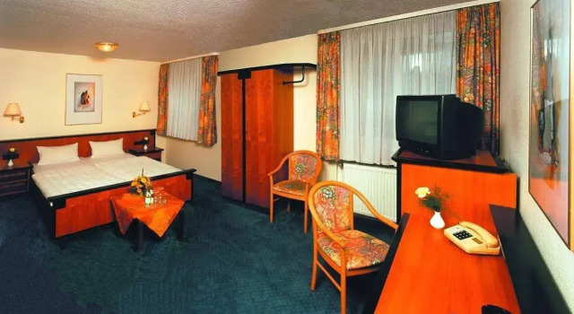 City Hotel by Celina