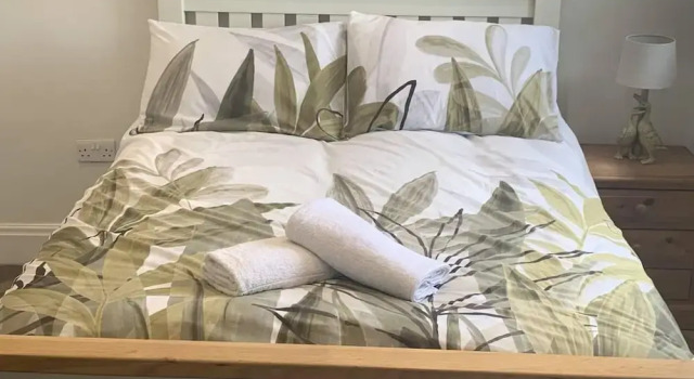 Remarkable 1-bed Cottage in Chester, Reservar Casa de férias Chester Cheshire