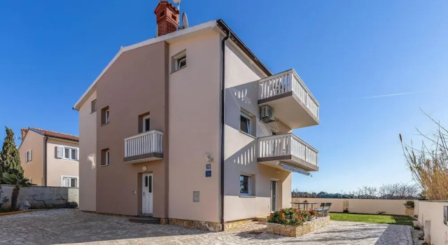 Amazing Apartment in Medulin With 2 Bedrooms and Wifi, Buchen Sie Ferienwohnung Apartments in Posesi, Ferienwohnung