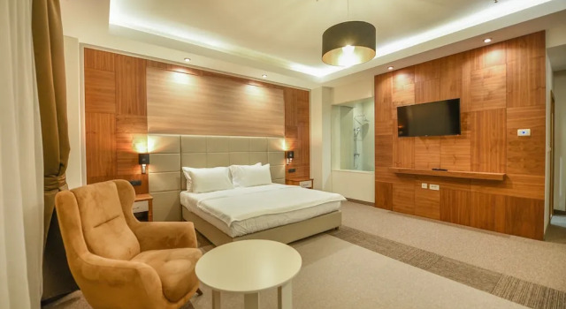 Четырёхместный семейный номер Standard с балконом Hotel Lazaro