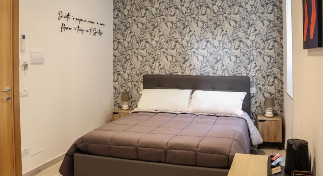 5 Santi Rooms, Забронировать Отель «постель и завтрак» Неаполь Кампания, рядом с Ospedale degli Incurabili