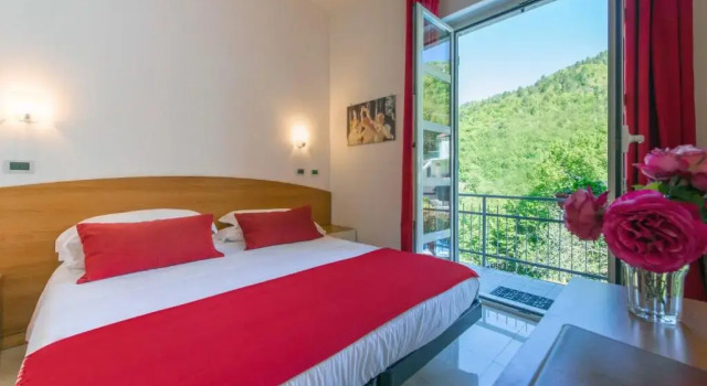 Hotel Ca' De Berna, Book Hotel Hoteller i Balestrino med parkering, Parkering