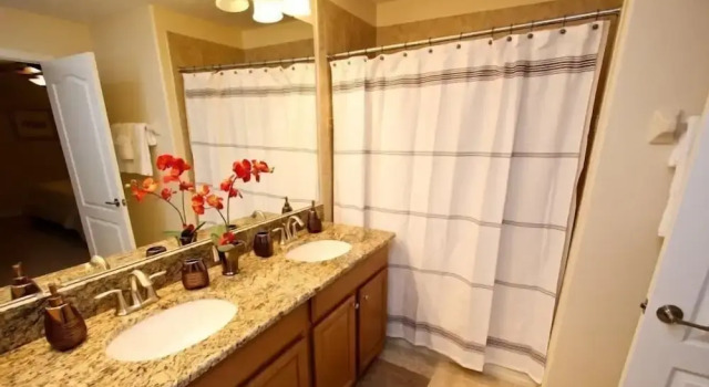 Beautiful 4 Bedroom 3 Bath Town Home in Paradise Palms Resort, Buchen Sie Resort Hotels in Four Corners mit Pool, Schwimmbad