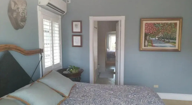 Long Island Breeze Compound 6 Bedroom Home, Rezerwuj Hotel Hotele w New Providence z parkingiem, Parking
