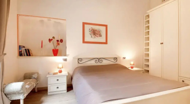 Mansion in Lucca Near Via Fillungo, Забронировать Дом для отпуска Отели Лукки с парковкой, рядом с Кафедральный собор Лукки, Парковка