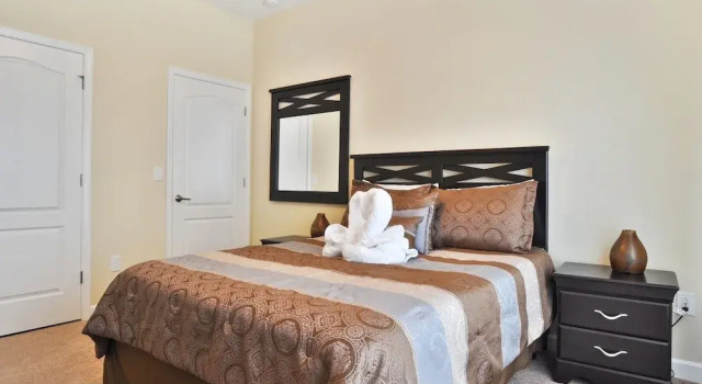 Коттедж с 4 комнатами Five Star Vacation Homes