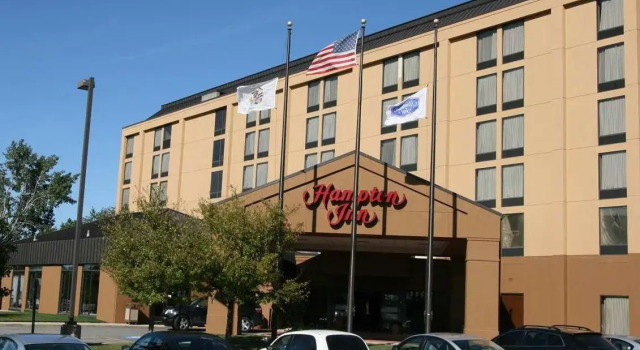 Кровать в общем номере Hampton Inn Chicago-Carol Stream