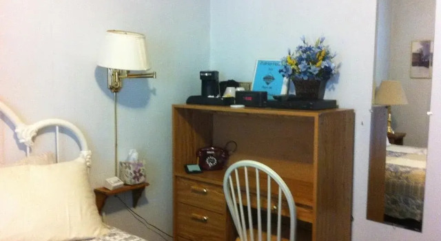 Pullman House Inn, Book Hotel Portola California