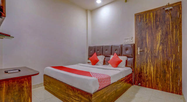 Collection O 35484 Hotel Yatri Inn, Забронировать Отель Отели Гомти Нагара с завтраком, Завтраки