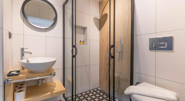 Двухместный номер Standard Цокольный этаж с балконом Bronze Hotel