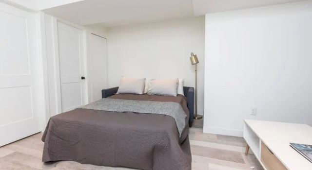 1 Bedroom Trendy Condo in Trinity Bellwoods