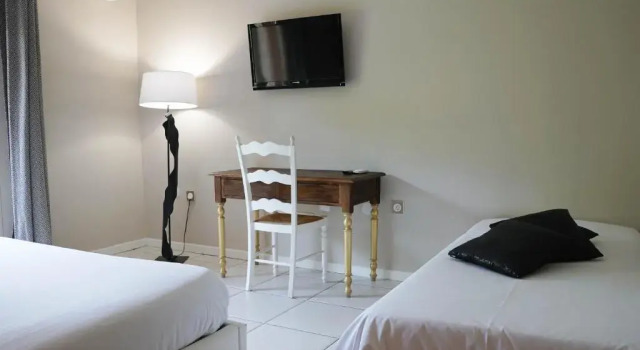 Трёхместный номер Standard Hôtel Les Jardins