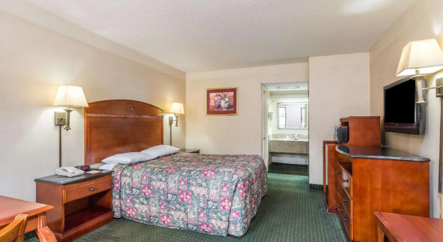Двухместный номер Standard Days Inn by Wyndham Camp Springs Andrews AFB