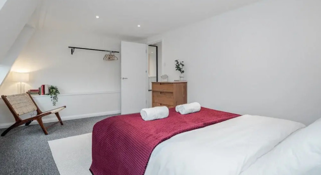Stunning 2 Bedroom Duplex Apt in Center of Camden