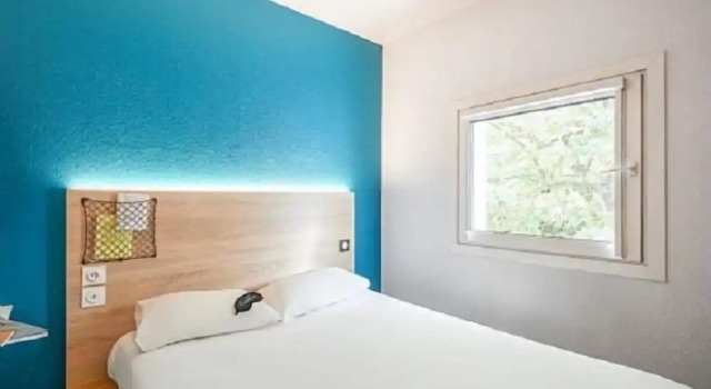 Cabrio Double room hotelF1 Perpignan Sud