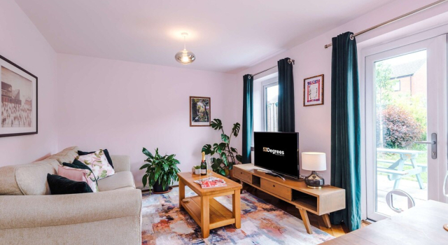 Spacious 2 Bed Perfect for Couples With Parking, Rezervasyon Tatil Evi Merseyside villalar, Villa