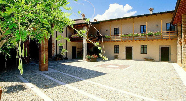 Luxurious Holiday Home in Salò with Swimming Pool
